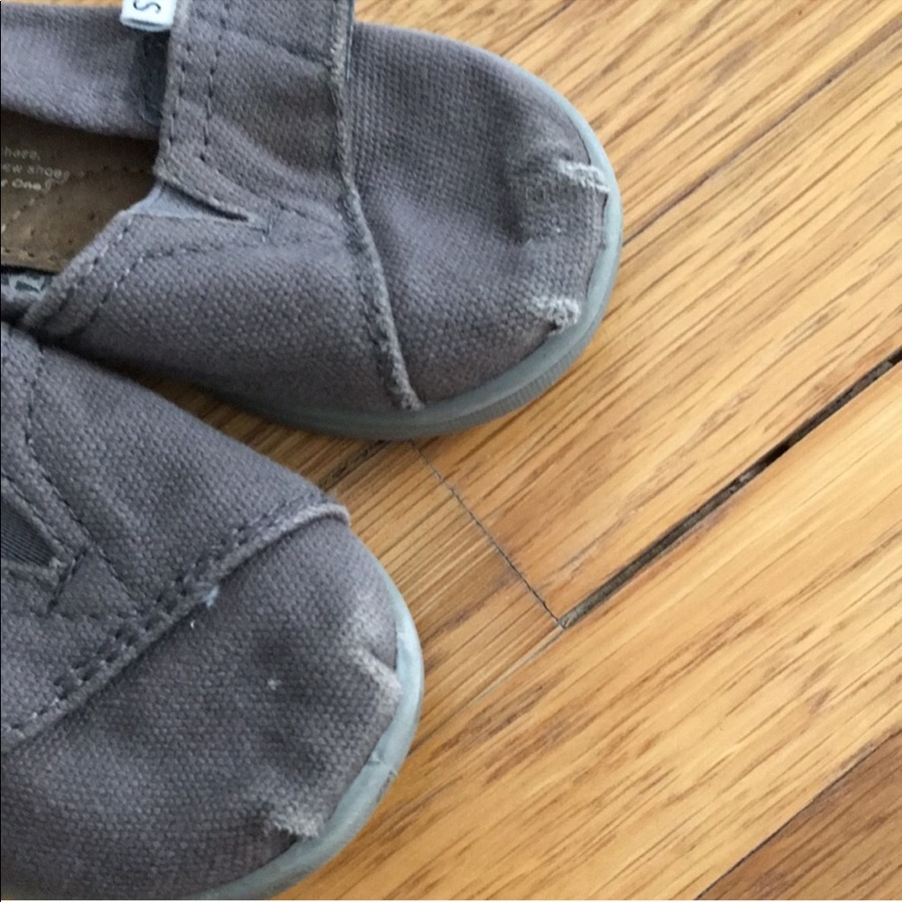 TOMS - Picture 4 of 4